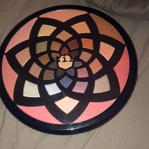 Stila dream in full color palette